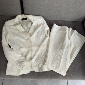 Vintage Larry Levine Signature Women's suit - blazer and pants size 8